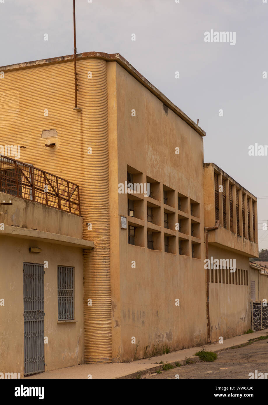 La piscina italiana piscine construite durant la période coloniale italienne, région centrale, Asmara, Erythrée Banque D'Images