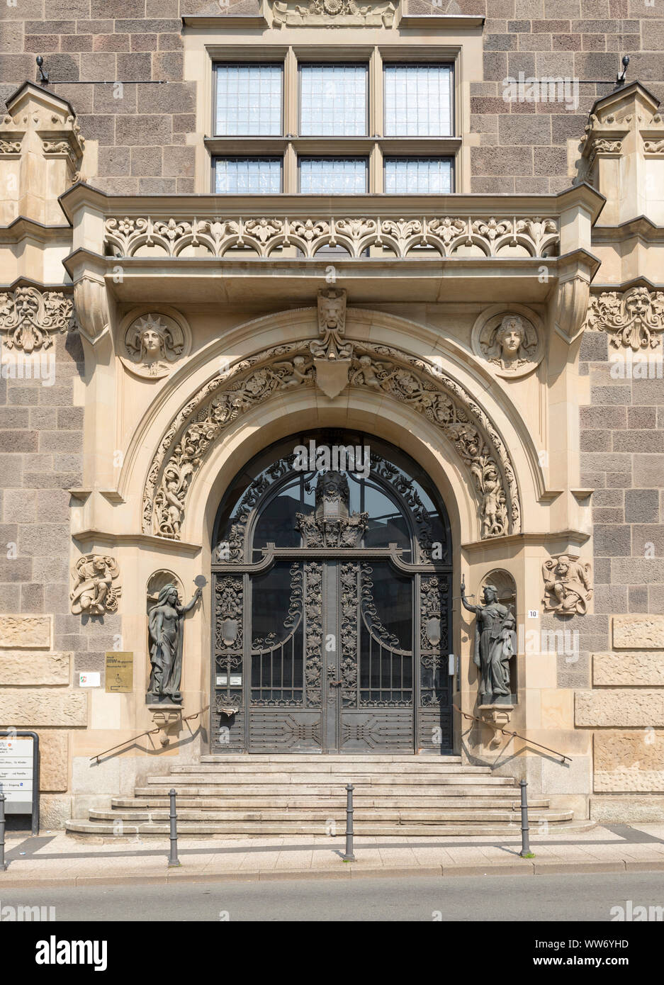 L'Allemagne, en Rhénanie du Nord-Westphalie, Wuppertal, portail d'entrée de l'hôtel de ville de Elberfeld, Banque D'Images