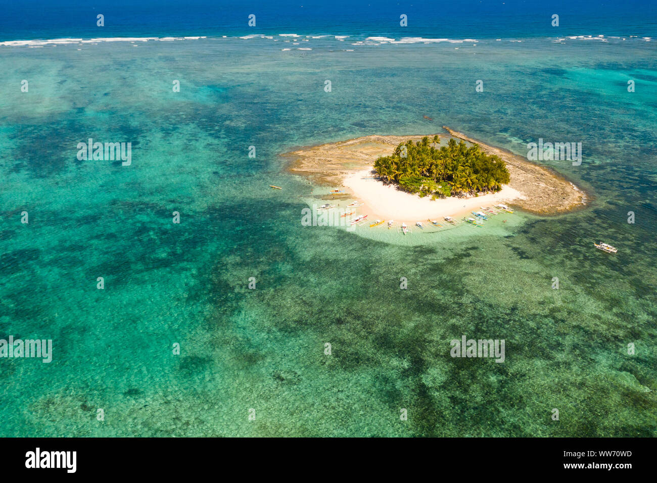 Guyam, l'île de Siargao, Philippines. Petite île avec des palmiers et une plage de sable blanc. Îles des Philippines. Banque D'Images