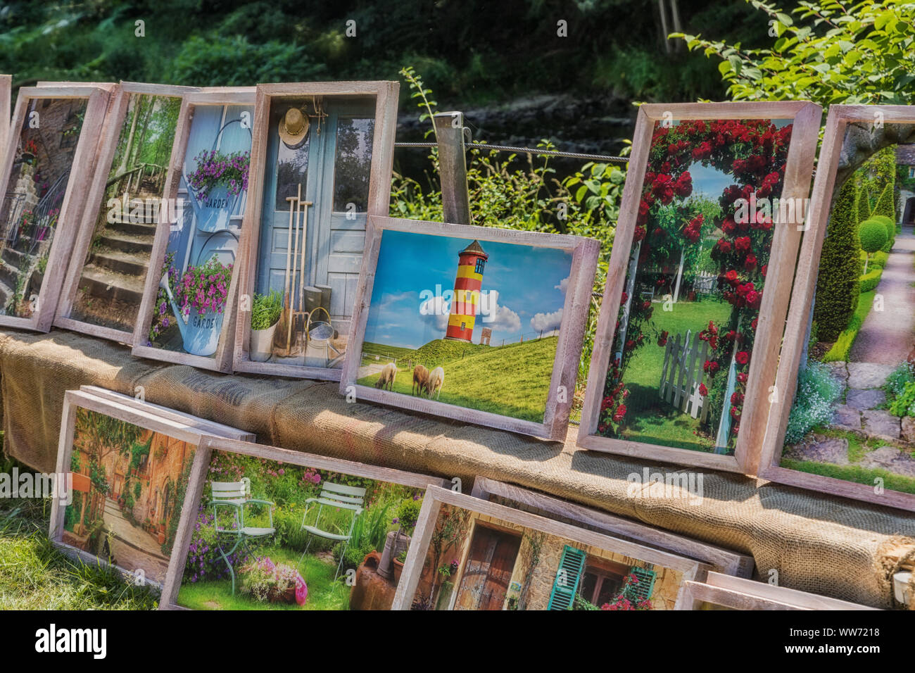 Engelskirchen, Allemagne - 30 juin 2019 : Photos vente sur un marché dans le jardin Engelskirchen - Allemagne Banque D'Images