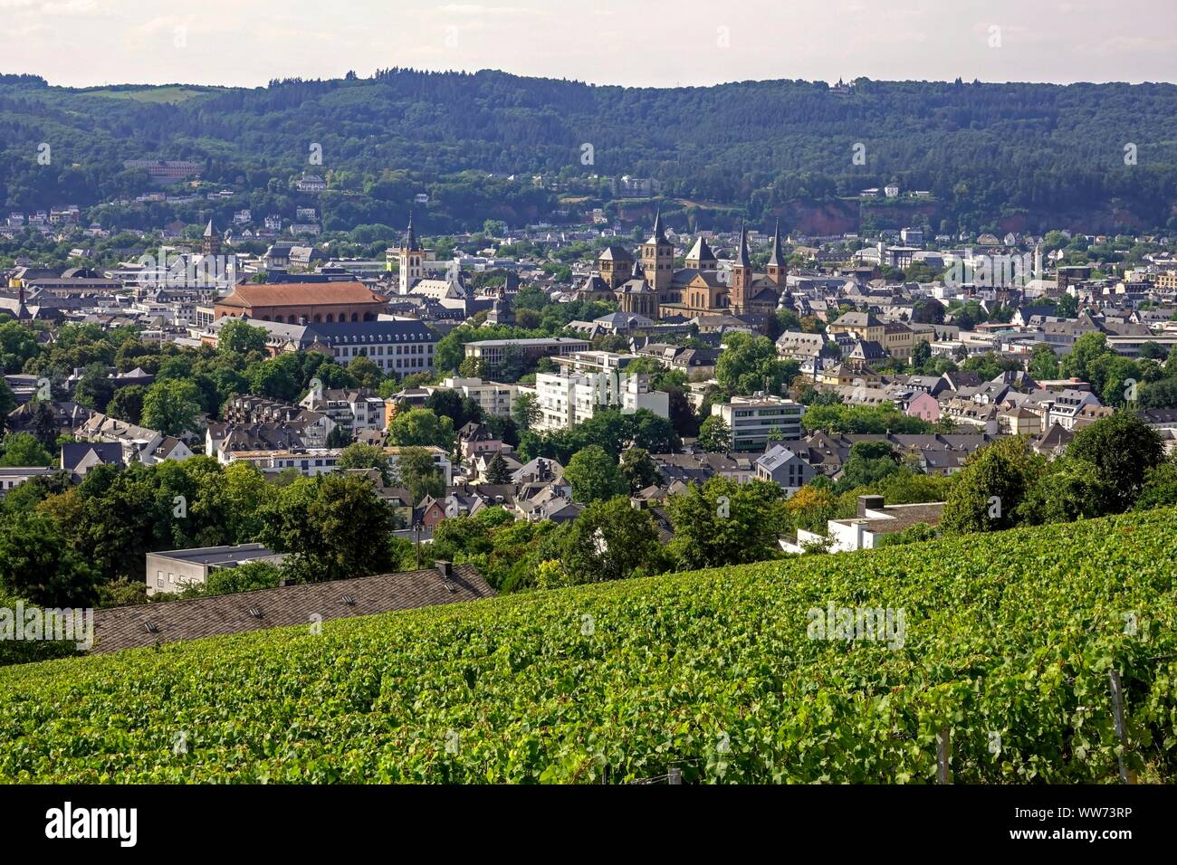 Vue de la ville avec la Cathédrale et de l'Aula Palatina Petrisberg Hill, Trèves, Rhénanie-Palatinat, Allemagne Banque D'Images