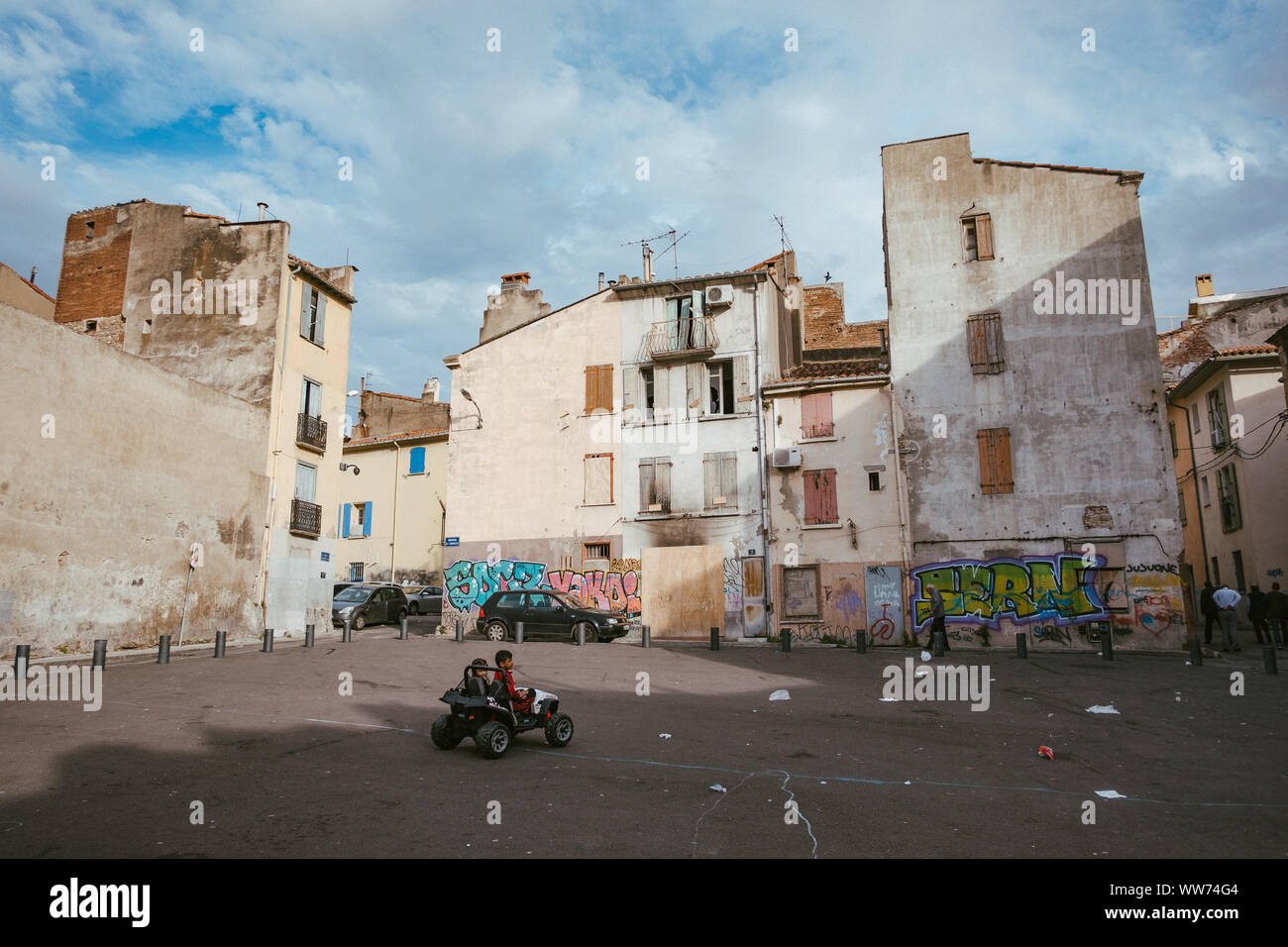 Sur la route de Perpignan, dans le sud de la France Banque D'Images Sur la route de Perpignan, dans le sud de la France Banque D'Images
