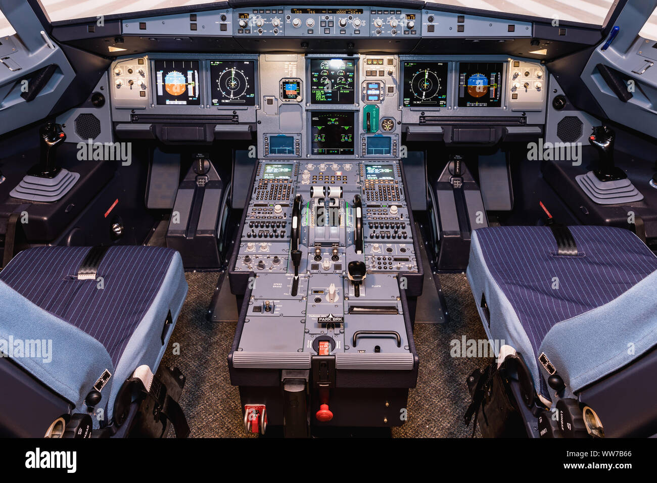 Instrument panel cockpit airbus a320 Banque de photographies et d — free download