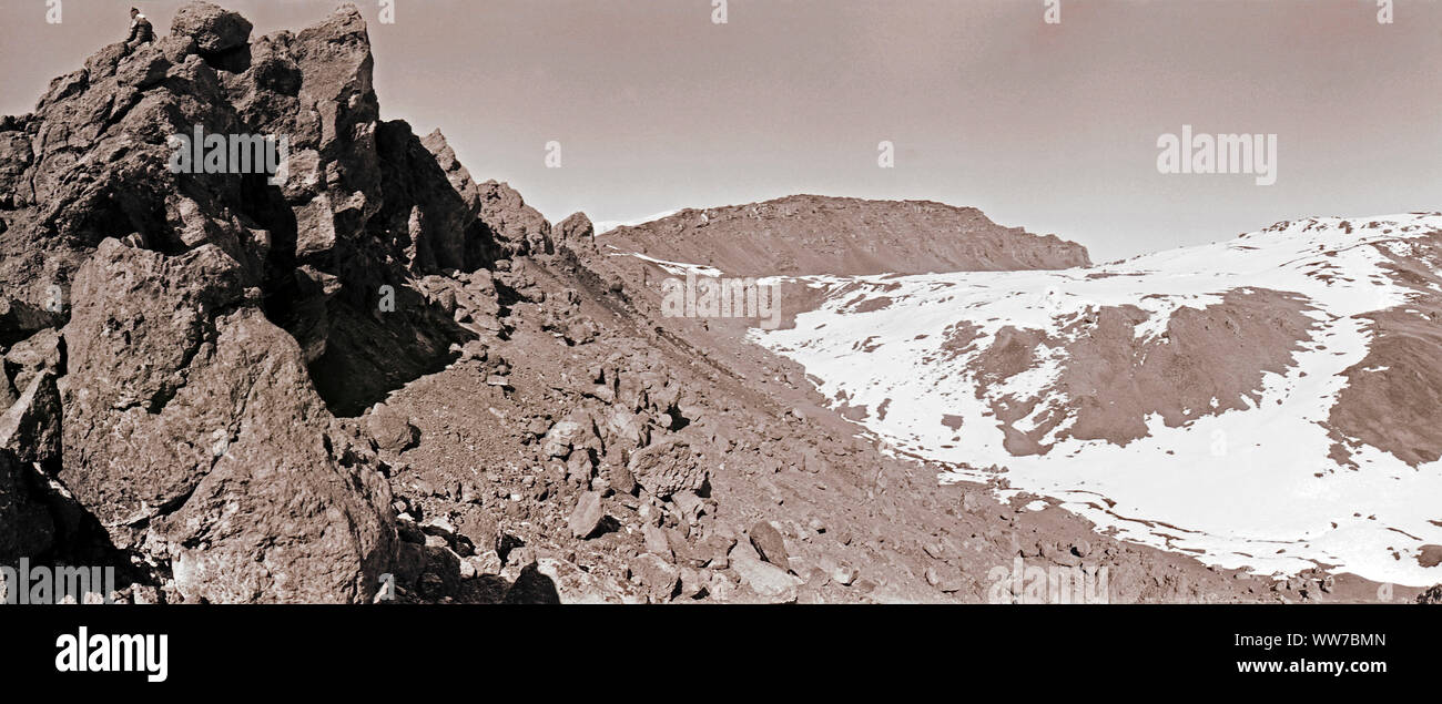 Blocs de glace résiduelle bizarre et dentelées, névé à Kilimandjaro Kibo, massif du Sud Banque D'Images