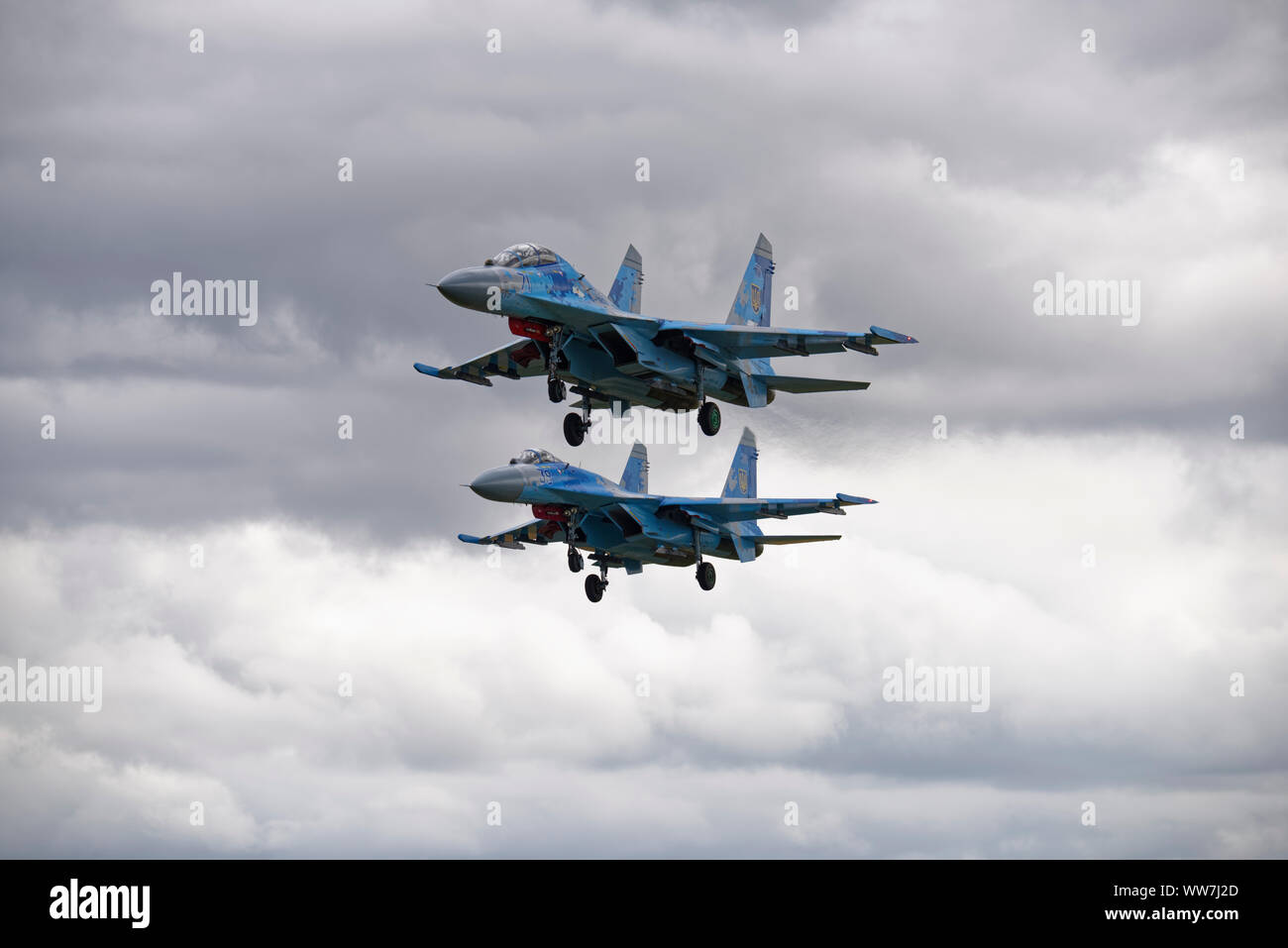 Une paire d'avions de chasse Sukhoi SU27 de la 831st Brigade d'aviation tactique arrivant à RAF Fairford à participer à l'RIAT Banque D'Images
