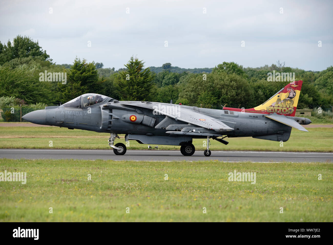 Chasseur Harrier de la marine espagnole VA1B-24 circule le long de la piste à RAF Fairford dans Gloucestershire au RIAT Banque D'Images