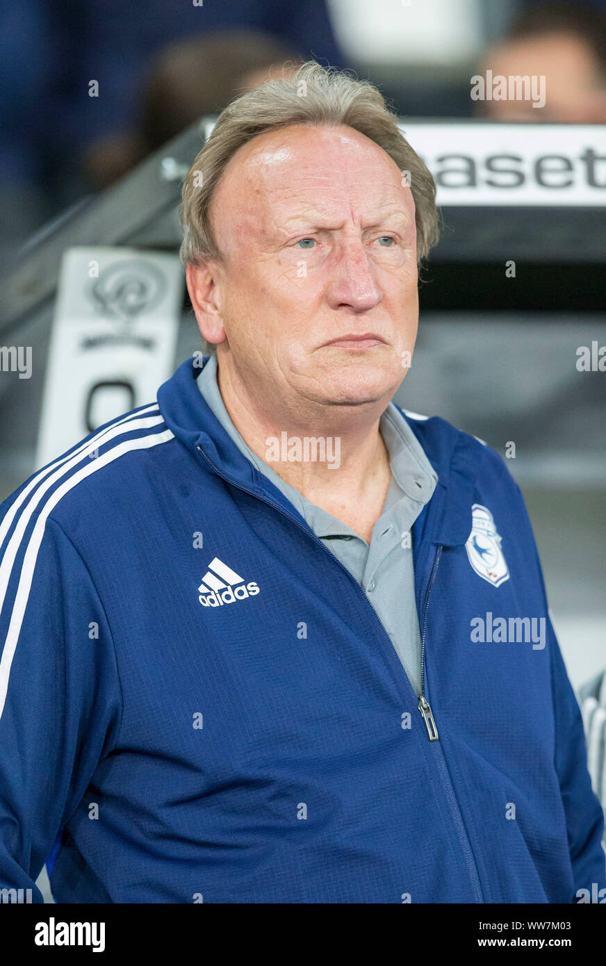 Pride Park, Derby, East Midlands, Royaume-Uni. 13Th Sep 2019. Championnat de football anglais, Derby County Football Club contre Cardiff City Football Club ; Cardiff City Manager Neil Warnock dans l'équipe creusé dehors avant le coup d'envoi - strictement usage éditorial uniquement. Pas d'utilisation non autorisée avec l'audio, vidéo, données, listes de luminaire, club ou la Ligue de logos ou services 'live'. En ligne De-match utilisation limitée à 120 images, aucune émulation. Aucune utilisation de pari, de jeux ou d'un club ou la ligue/player Crédit : publications Plus Sport Action Images/Alamy Live News Banque D'Images