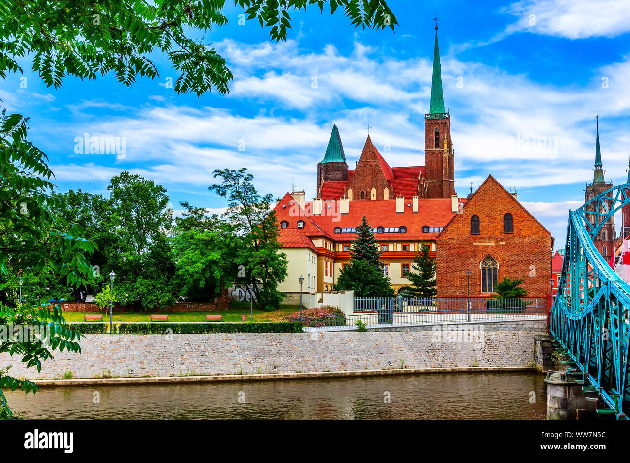 Wroclaw, Pologne monument Ostrow Tumski avec l'église de la Sainte Croix Banque D'Images