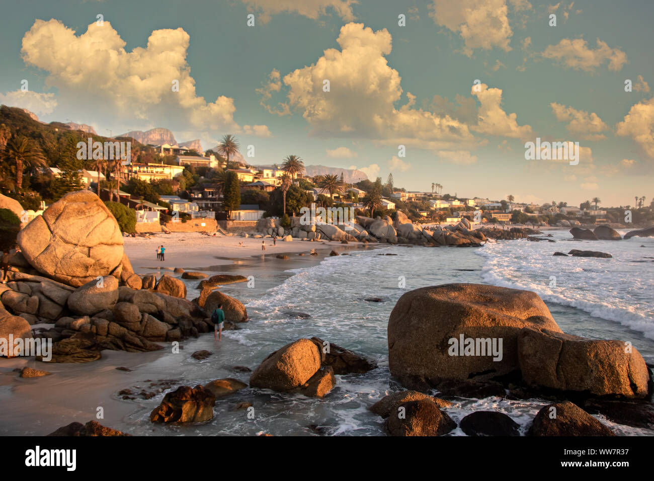 Vue sur la plage de la capitale législative d'Afrique du Sud, la ville pittoresque de Cape Town Banque D'Images