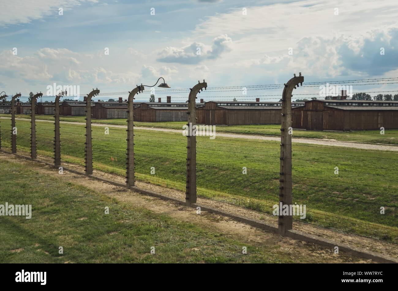 OSWIECIM, Pologne - 17 août 2019 : Les bâtiments dans le camp de concentration Auschwitz Birkenau à Oswiecim, Pologne. Banque D'Images