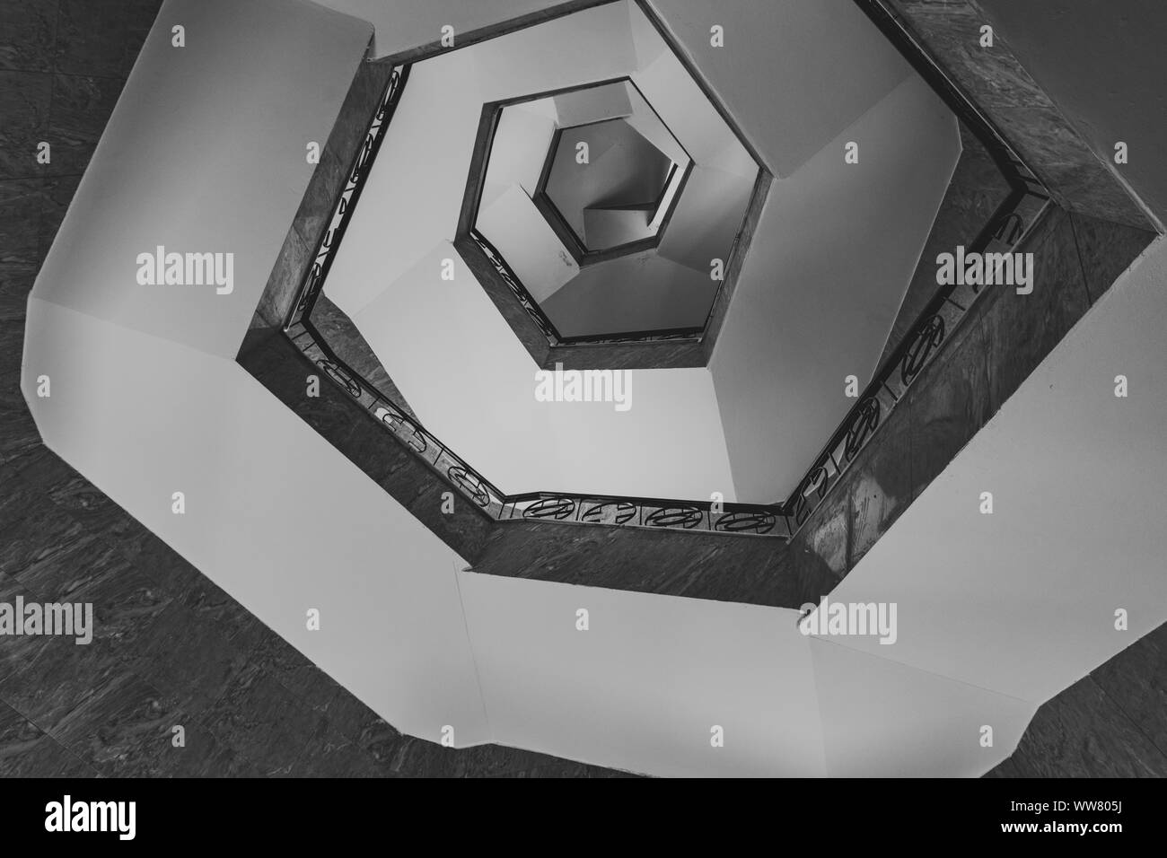 Vierge Marie statue sur le sommet de la montagne. Statue Vierge Marie, situé au sommet du mont Maghdoucheh près de Sidon, au Liban Banque D'Images