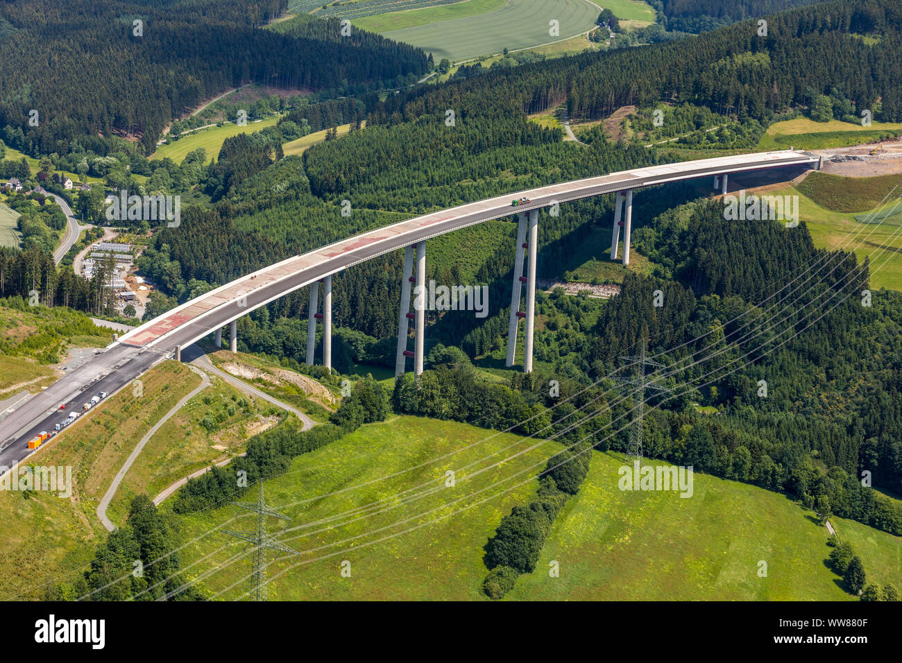 Nuttlar pont de l'autoroute A46, la construction d'autoroutes, le plus haut pont de l'autoroute en NRW, Bestwig, Sauerland, autoroute A46, en Rhénanie du Nord-Westphalie, Allemagne Banque D'Images