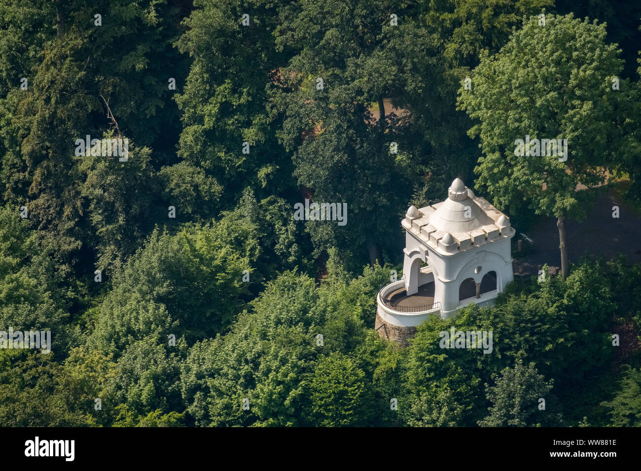 Monument Ehmsen, lookout, FlÃ¼sterhÃ¤uschen, commémorant la Forstrat et fondateur de l'alpine club de Sauerland (SGV) Ernst Ehmsen, Arnsberg, Sauerland, Rhénanie du Nord-Westphalie, Allemagne Banque D'Images