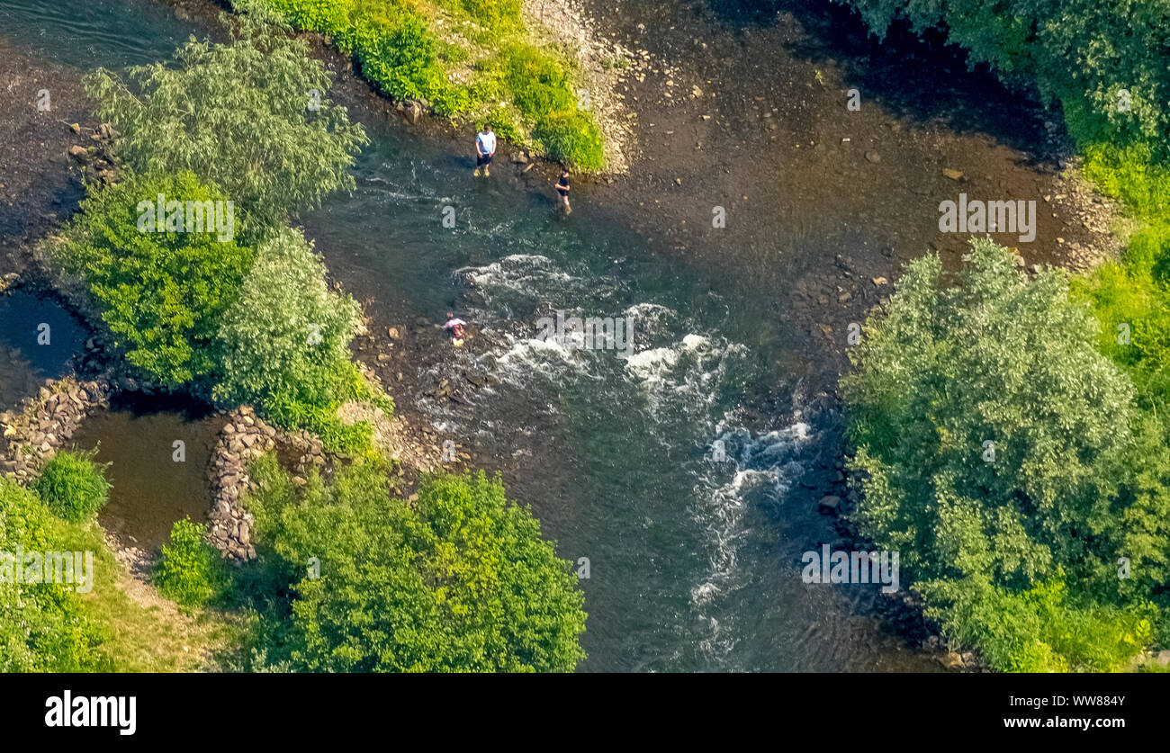Vue aérienne de la Ruhr près de MÃ¼lheim-Styrum, la natation de personnes dans un affluent de la Ruhr, MÃ¼lheim an der Ruhr, Ruhr, Rhénanie du Nord-Westphalie, Allemagne Banque D'Images