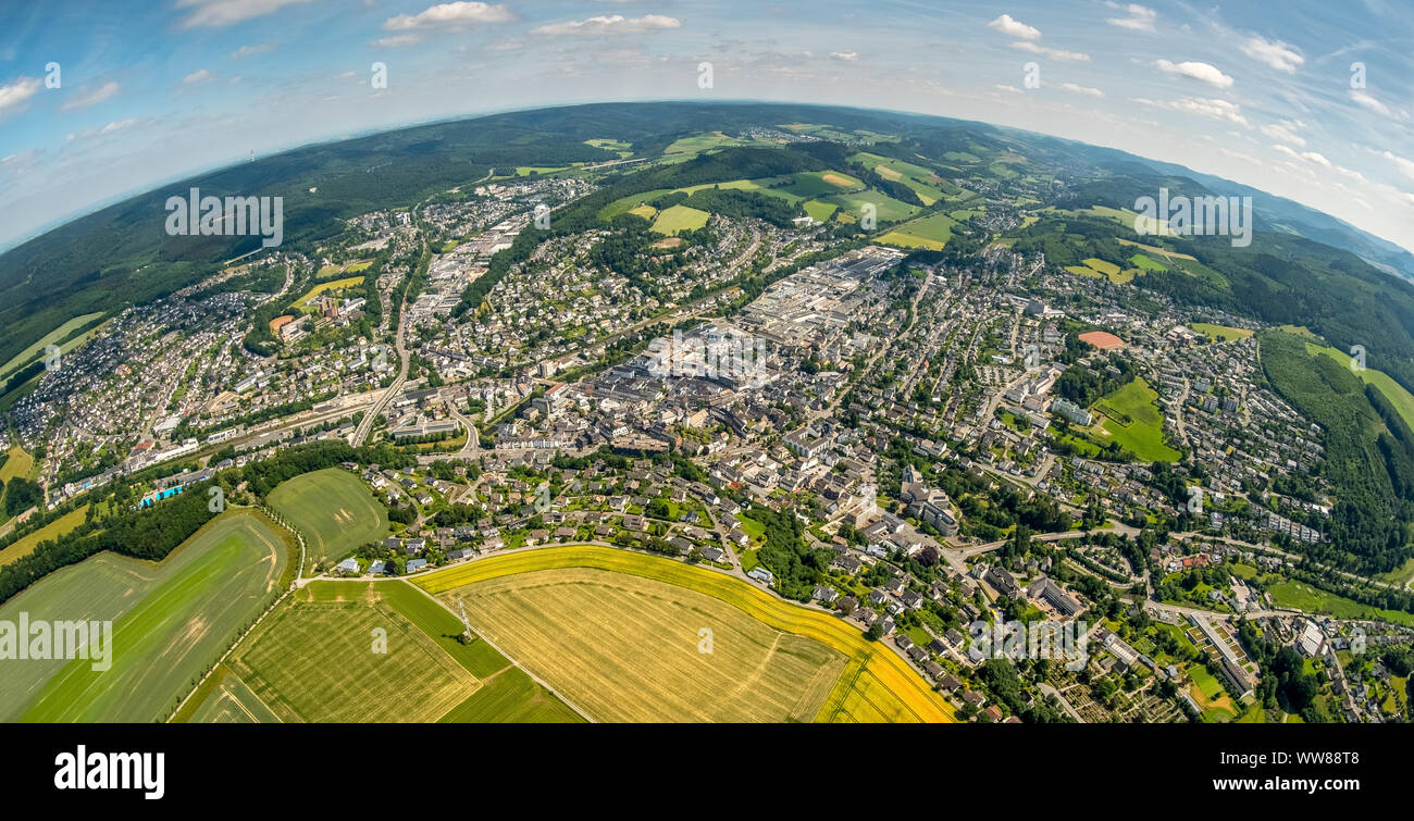 Vue aérienne, Meschede comme un poisson-œil droit du sud-ouest, Meschede, Rhénanie-Palatinat, Hesse, Allemagne Banque D'Images