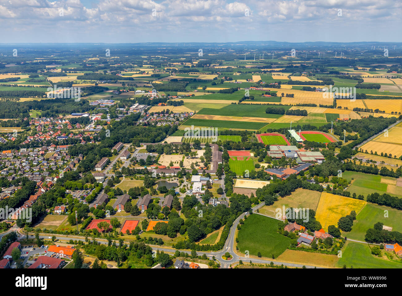 Vue aérienne d'ensemble, Warendorf, école de sports de la Bundeswehr, association de tir "Hinter den drei BrÃ¼cken e.V.', DEULA Westfalen Lippe, -Dr -Rau -Allee, Centre d'Entraînement Olympique Westphalie Warendorf, Lange Wieske, MÃ¼nsterland, Nordrhein-Westfalen, Germany, Europe Banque D'Images