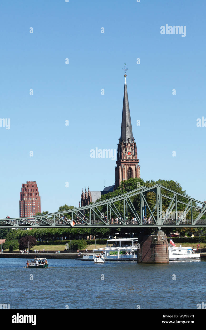 DreikÃ nigskirche SachsenhÃ¤¶au utilisateur Ufer dans Sachsenhausen, Frankfurt am Main, Hesse, Germany, Europe Banque D'Images