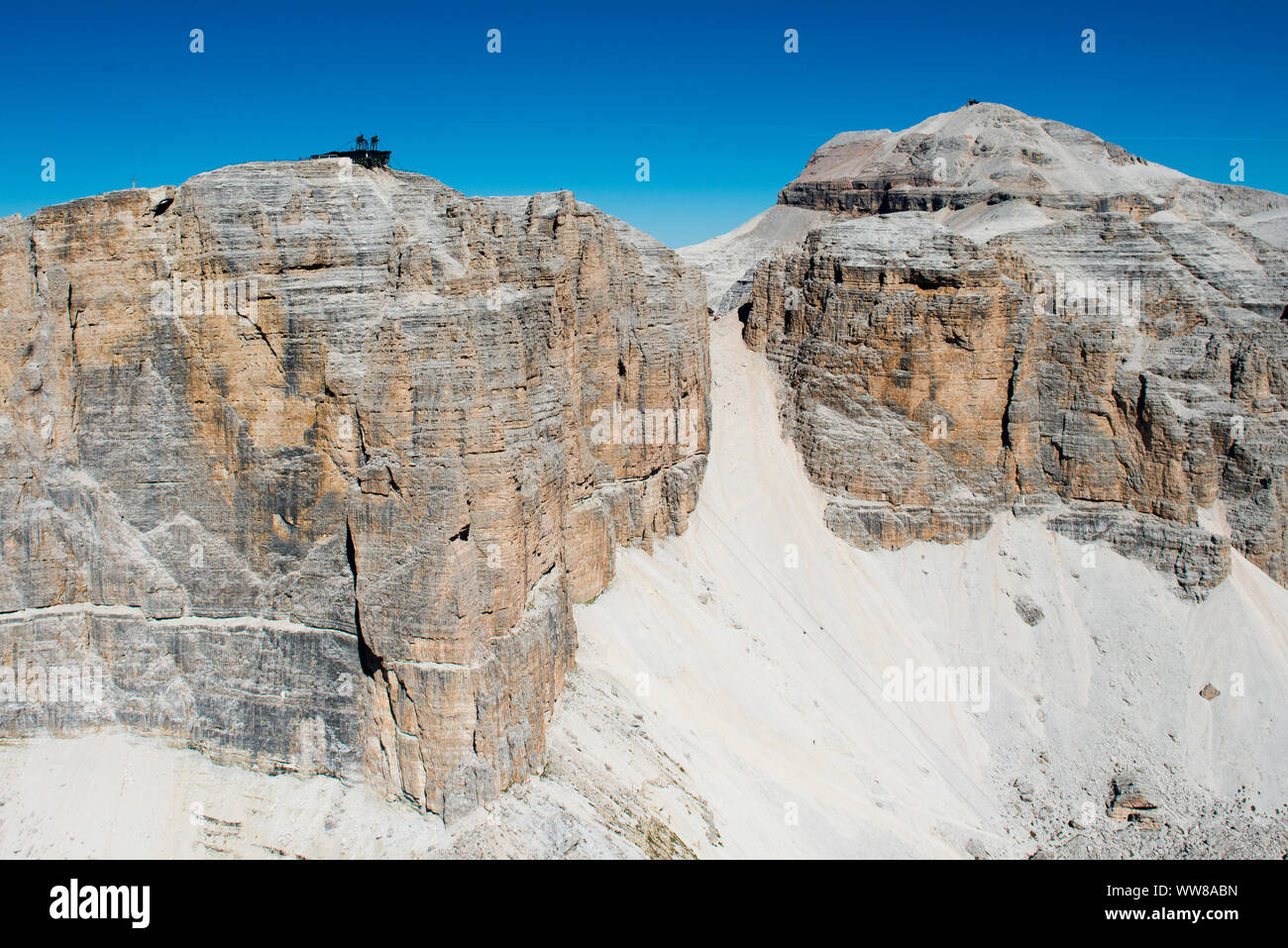 Dolomites, Pordoi peak, Piz Boe, Groupe du Sella, Pordoi Pass, photo aérienne, Canazei, Trentin, Italie Banque D'Images
