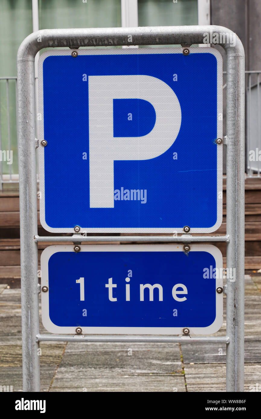 Une heure maximum de stationnement Danish road sign. Banque D'Images