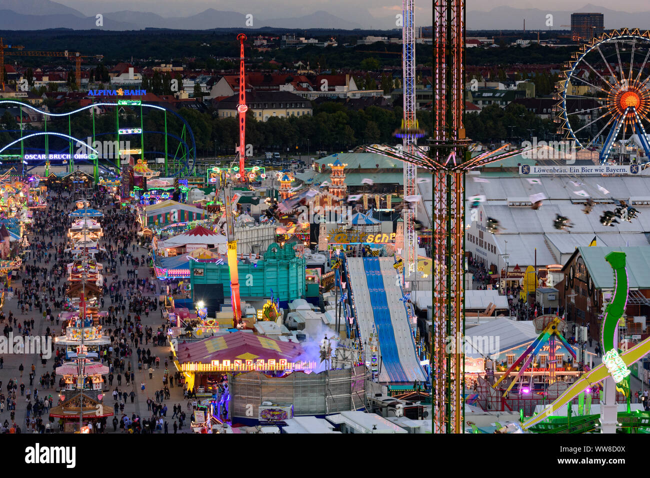 MÃ¼Nchen, Munich, Oktoberfest, la fête de la bière, vue, tente à bière, manèges, montagnes russes, grande roue, manège Salvatore Adamo, Haute-Bavière, Bavière, Allemagne Banque D'Images