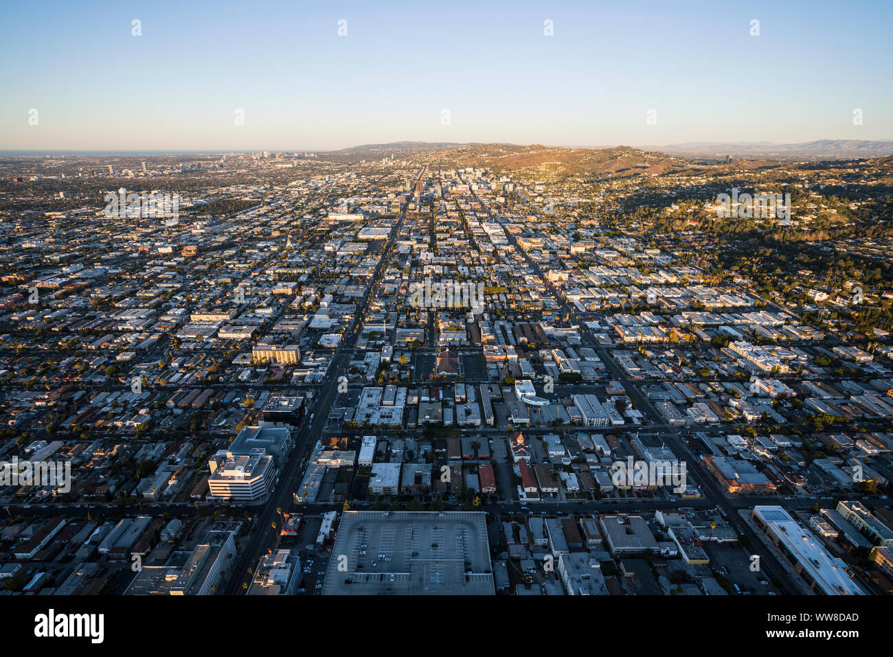 Los Angeles, Californie, USA - 20 Février 2018 : Matin Vue aérienne de toits, les rues et les foyers près de Sunset Boulevard à Hollywood. Banque D'Images