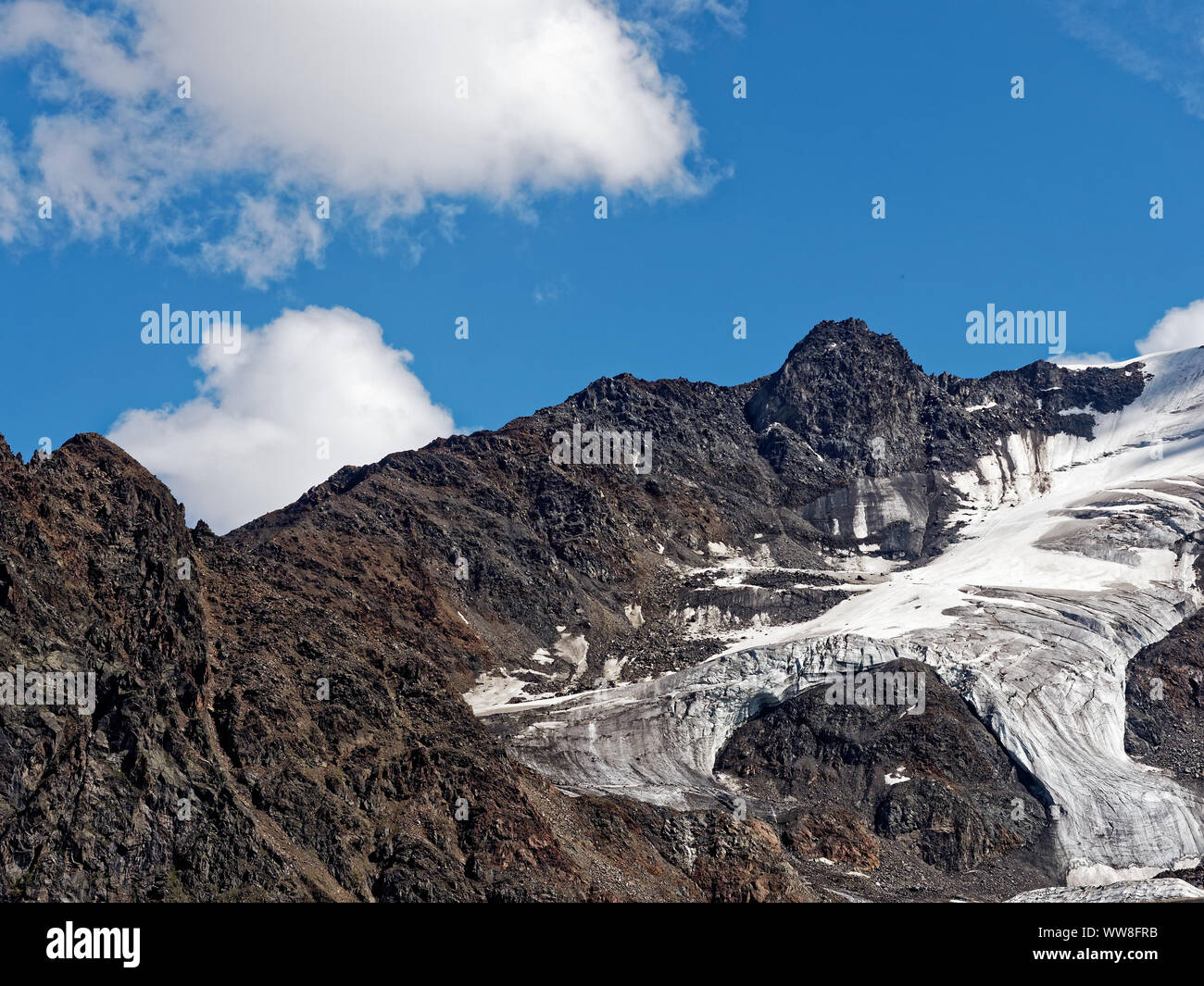 Glacier de Kaunertal dans les Alpes centrales entre la Suisse, l'Italie et l'Autriche montre le glacier de Kaunertal Road en Autriche Banque D'Images