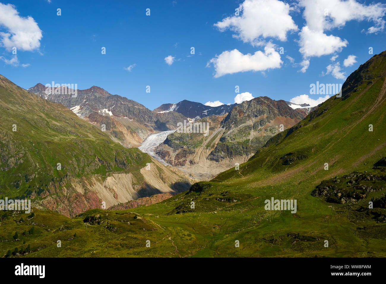 Paysage à la Glacier de Kaunertal dans les Alpes centrales entre la Suisse, l'Italie et l'Autriche montre le glacier de Kaunertal Road en Autriche Banque D'Images