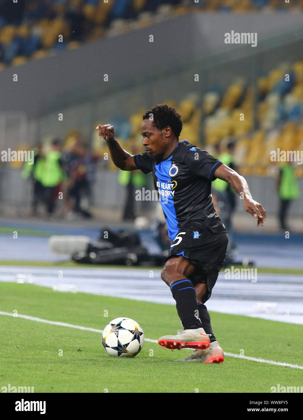 footballeur-percy-tau-banque-de-photographies-et-d-images-haute