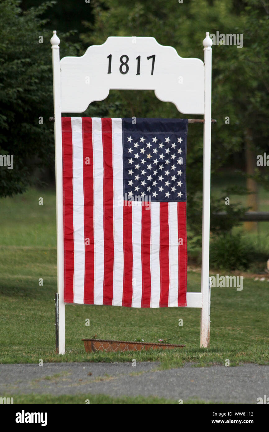 Drapeau américain sur résidence privée aux États-Unis Banque D'Images