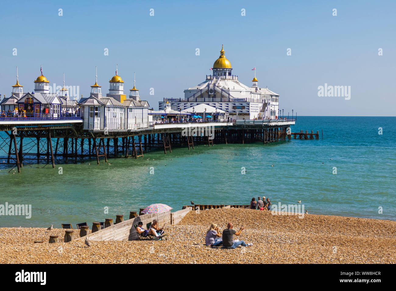 L'Angleterre, l'East Sussex, Eastbourne, plage d'Eastbourne et Eastbourne Pier Banque D'Images