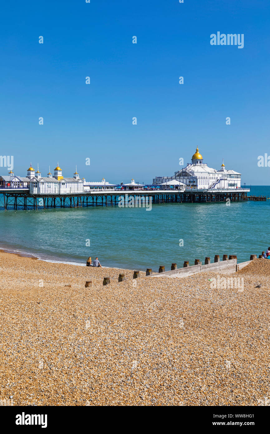 L'Angleterre, l'East Sussex, Eastbourne, plage d'Eastbourne et Eastbourne Pier Banque D'Images
