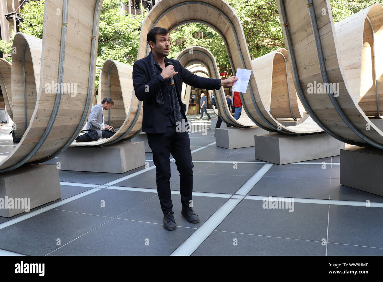 LONDON DESIGN FESTIVAL 14 - 22 septembre 2019 .London Design Festival retourne à la capitale au mois de septembre avec une célébration de la ville de design .ayant lieu dans la capitale le festival va transformer la ville avec un prograof projets.Festival installations commissions ,ateliers Entretiens ,et de ses partenaires du 14 au 22 septembre 2019 . La vision de London Design Festival, c'est célébrer et promouvoir Londres comme la capitale mondiale de la conception . London UK Banque D'Images