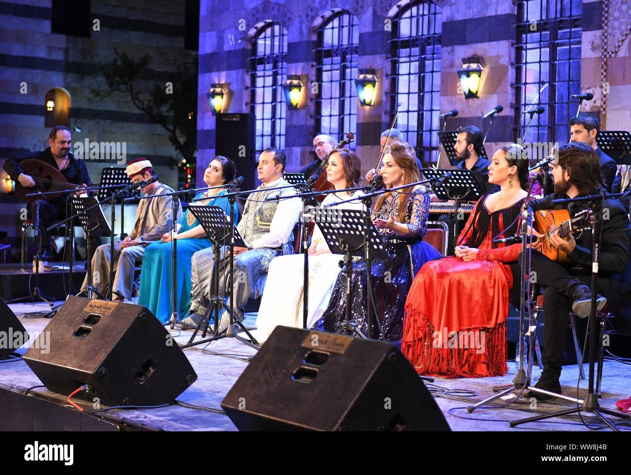 Damas, Syrie. 13 Sep, 2019. Musiciens rythmes folkloriques lors d'un concert dans le palais Al-Azem Qasr dans la vieille ville de Damas, en Syrie, le 13 septembre 2019. Credit : Ammar/Safarjalani Xinhua Banque D'Images