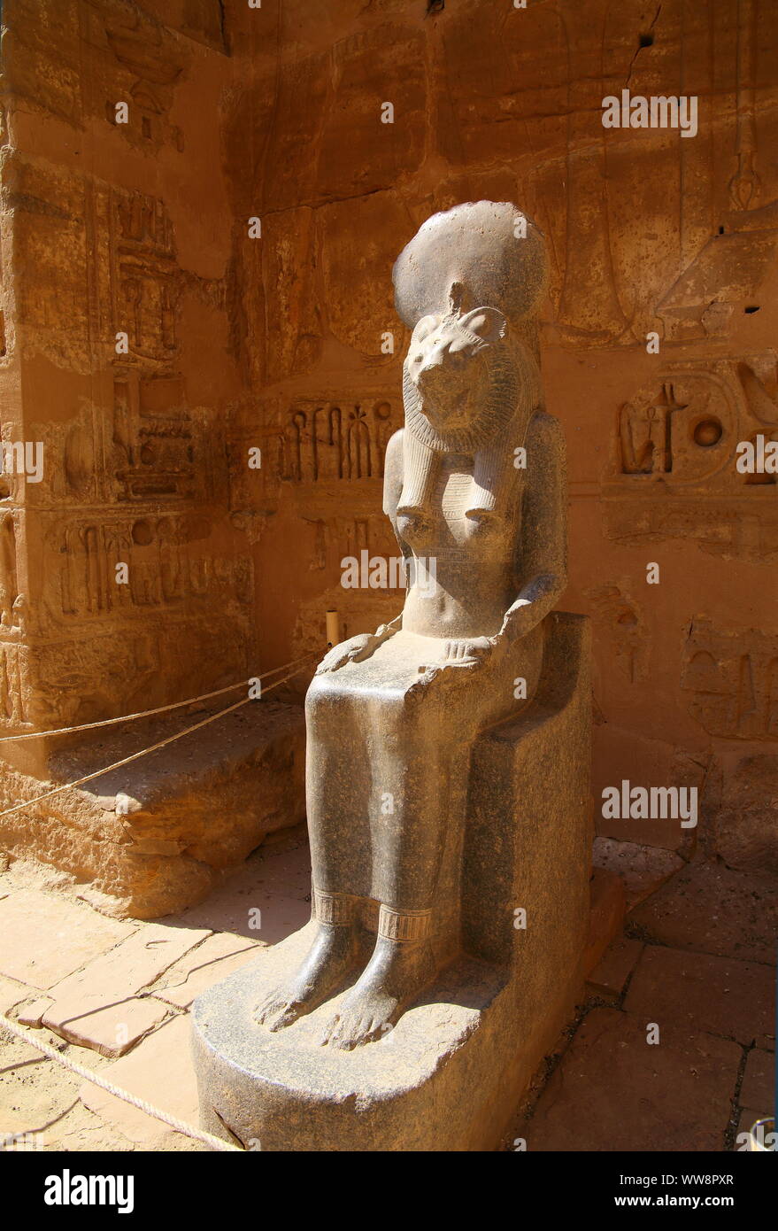 Statue de la déesse de la mort Sachmet temple de Ramsès III à Habou ThebesWest, Luxor