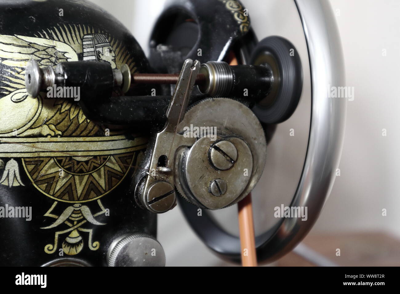 Close up of le dévidoir sur une ancienne machine à coudre Banque D'Images
