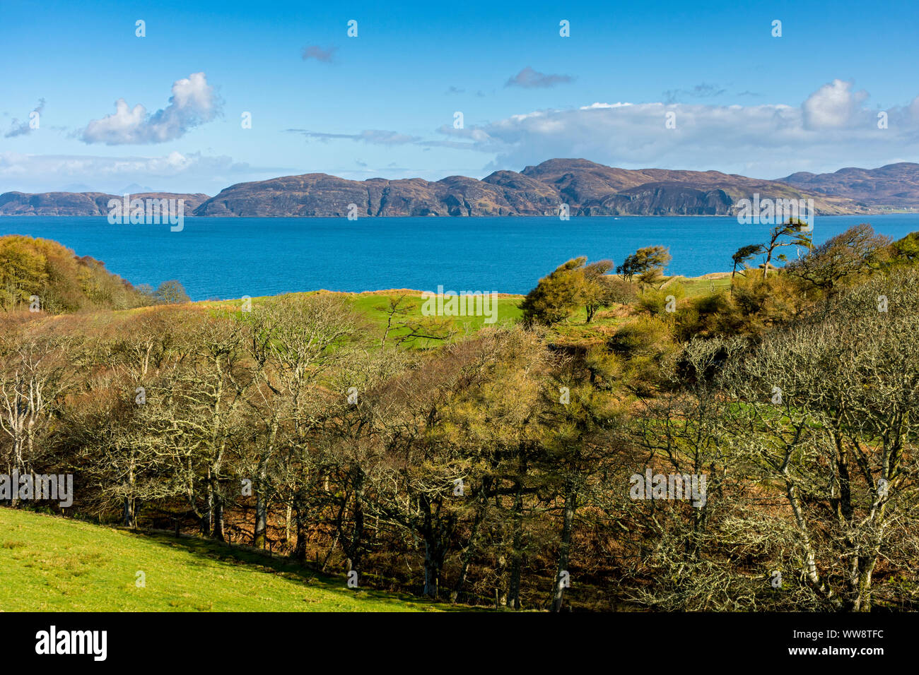 L'urbanisme et de développement de la péninsule depuis près de Glengorm château sur l'île de Mull, Ecosse, Royaume-Uni Banque D'Images