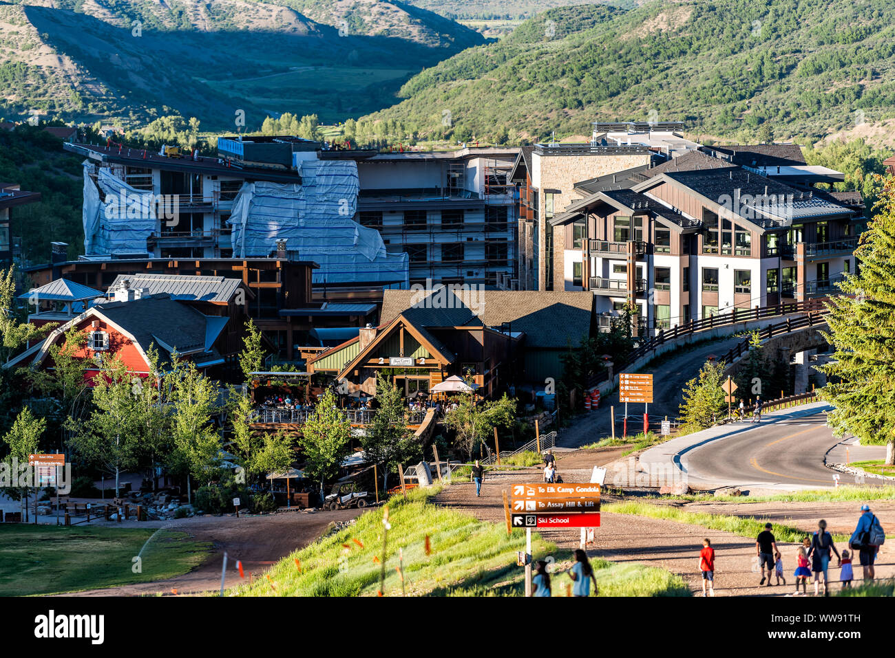 Aspen, USA - 4 juillet 2019 : la ville de Snowmass village vue paysage d'été à Colorado downtown avec base village cityscape Banque D'Images