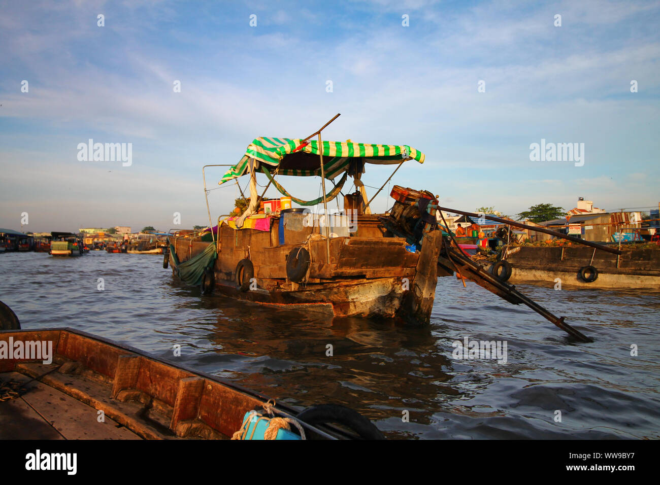 Marché flottant de Cai Rang traditionnel dans la province de Can Tho, Delta du Mékong Vietnam qui est un must pour les voyageurs Banque D'Images