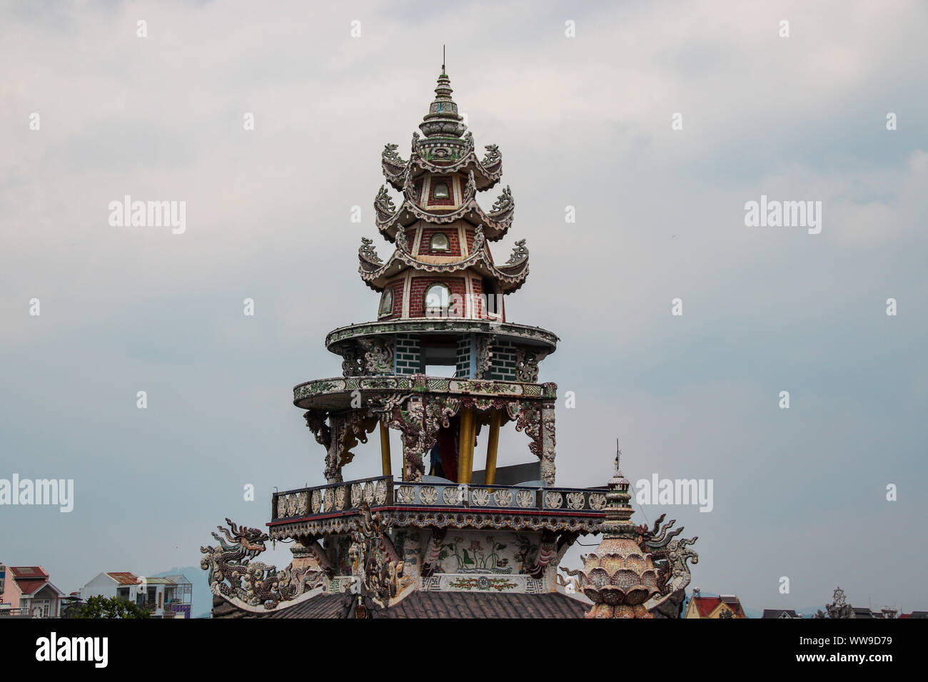 La pagode Linh Phuoc ou ve Chai Pagode, sanctuaire bouddhiste couverts dans l'art de la mosaïque à Da Lat, Vietnam et gratuitement à visiter pour les deux sections locales et touristiques Banque D'Images