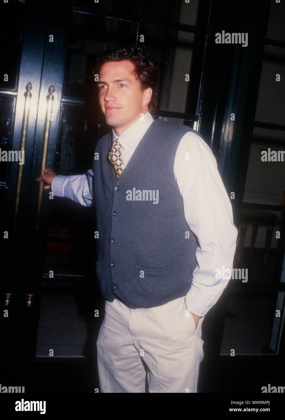 Los Angeles, Californie, USA 8 décembre 1994 Acteur Andrew Shue assiste à Aaron Spelling's Party de Noël annuel le 8 décembre 1994 à l'hôtel Beverly Wilshire à Beverly Hills, Californie, USA. Photo de Barry King/Alamy Stock Photo Banque D'Images