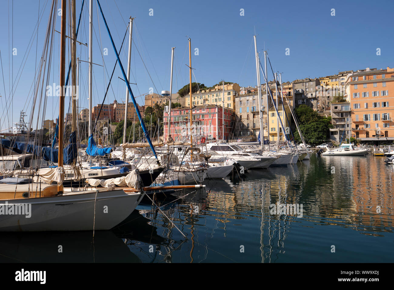 Vieux Port de Bastia / le vieux port et port de plaisance de Bastia en Corse France. Banque D'Images