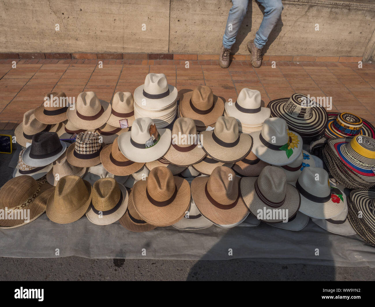 Un chapeau Panama, chapeau de paille toquilla, est un chapeau de paille  traditionnel d'origine équatorienne, vendus sur la rue de Bogota. La  Colombie. L'Amérique latine. UNE Photo Stock - Alamy
