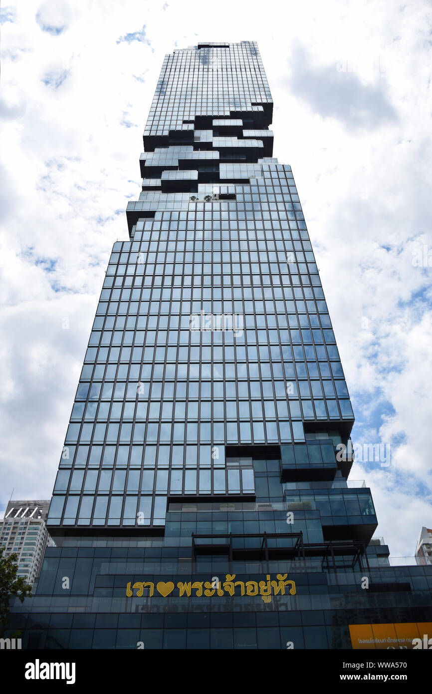 Bangkok, Thaïlande, 08.20.2019 : King Power MahaNakhon Skyscraper (314 m de haut) est un gratte-ciel mixte utilisé dans le Silom/Sathon Central Business District. Banque D'Images