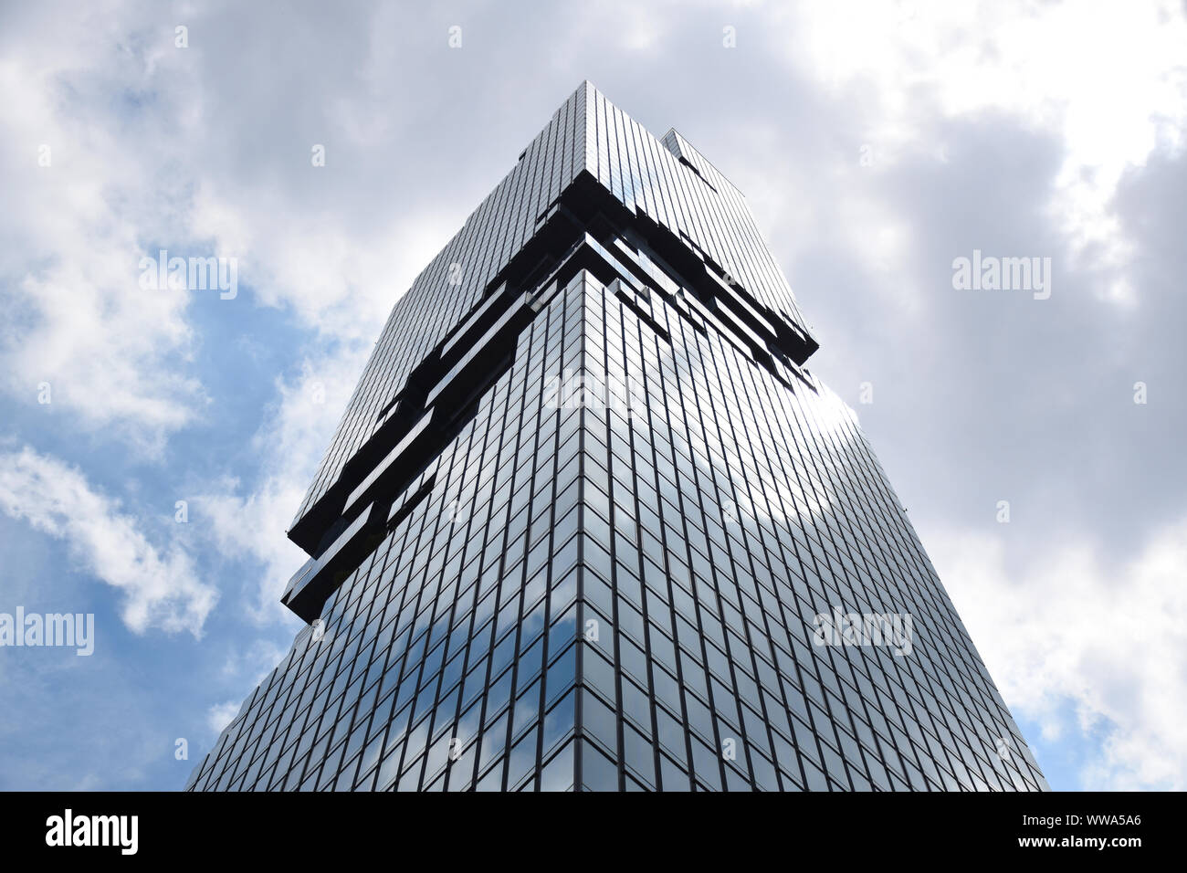 Bangkok, Thaïlande, 08.20.2019 : King Power MahaNakhon Skyscraper (314 m de haut) est un gratte-ciel mixte utilisé dans le Silom/Sathon Central Business District. Banque D'Images