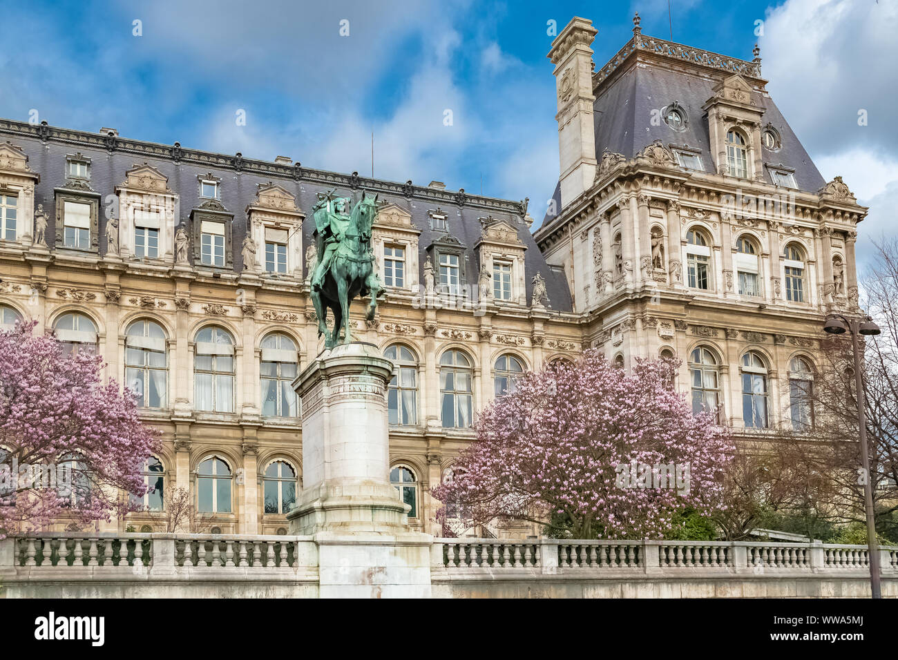 Paris, l'hôtel de ville, au printemps Banque D'Images