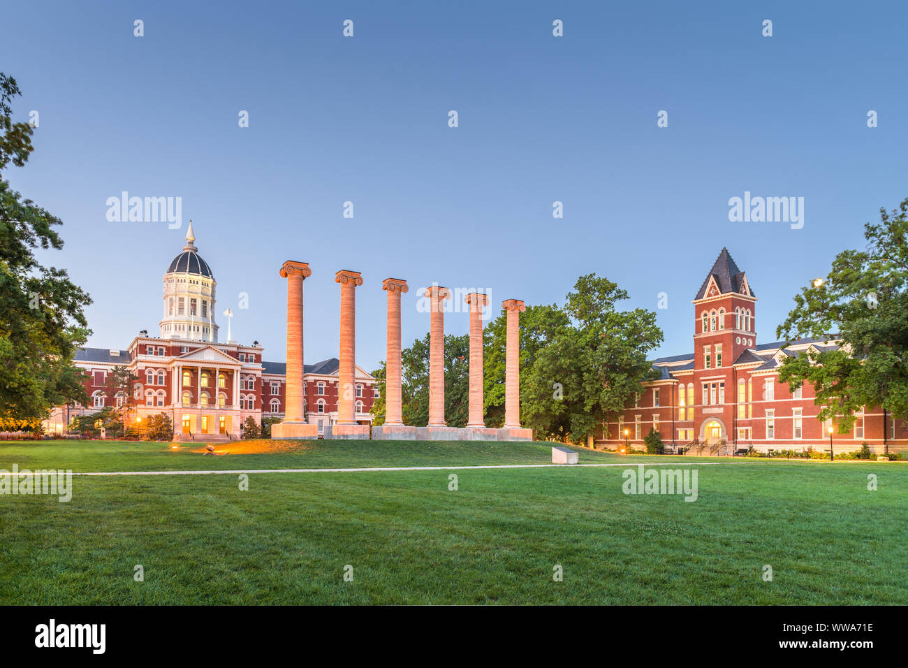 Columbia, Missouri, USA colonnes historique au crépuscule. Banque D'Images