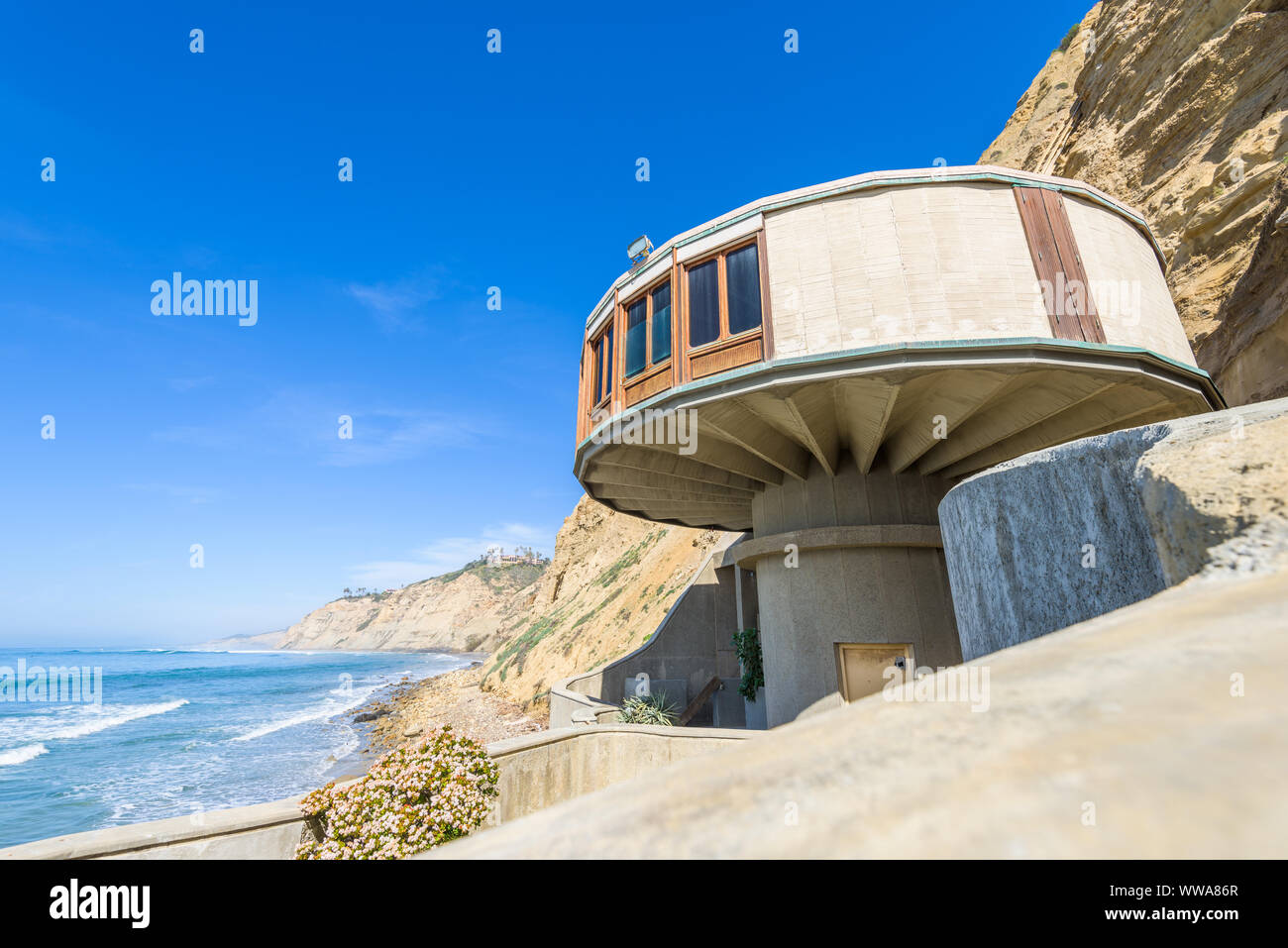LA Jolla, Californie - Le 27 février 2016 : la champignonnière sur Black's Beach. La maison date de 1968. Banque D'Images LA Jolla, Californie - Le 27 février 2016 : la champignonnière sur Black's Beach. La maison date de 1968. Banque D'Images