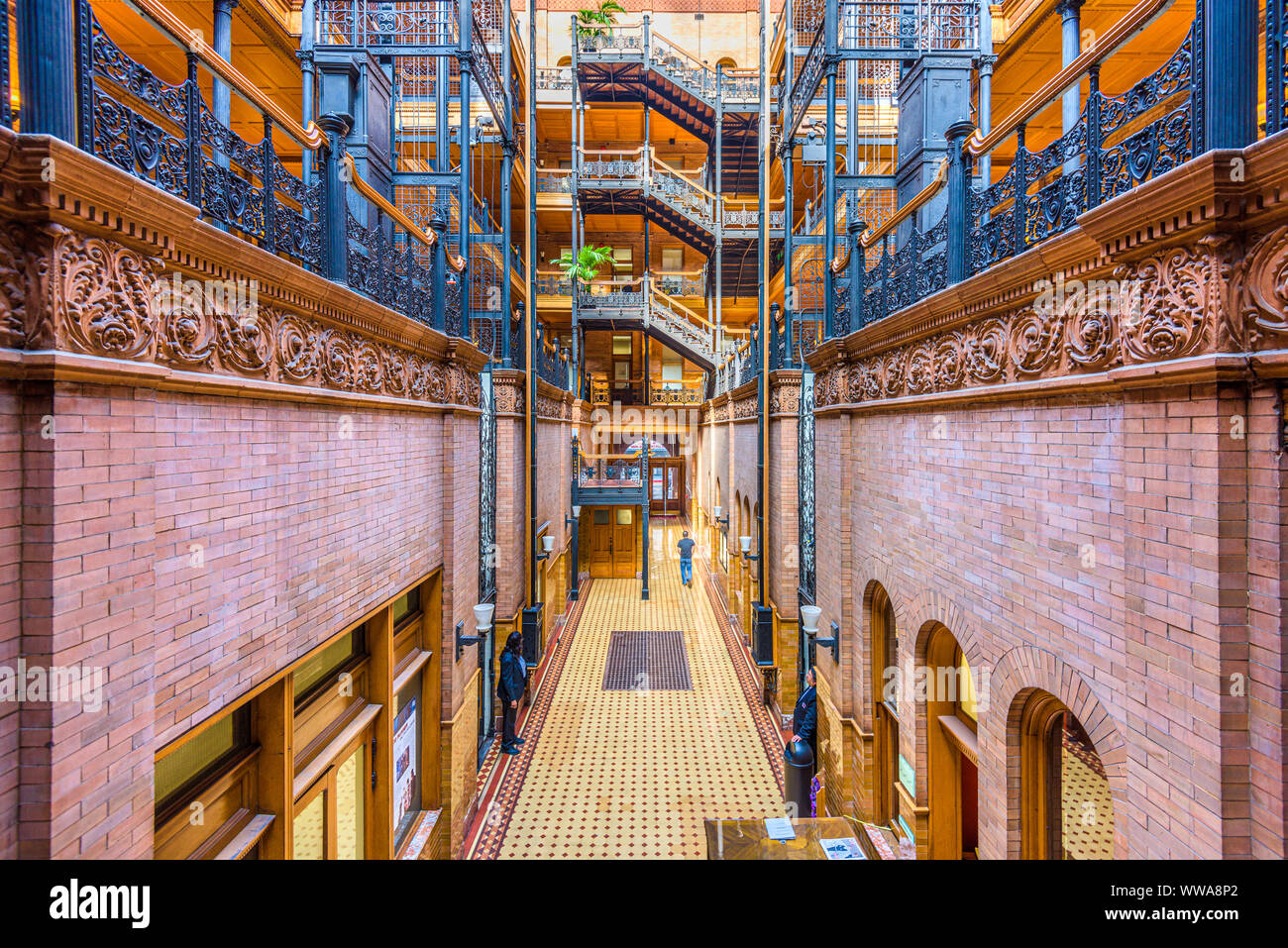 LOS ANGELES - le 29 février 2016 : Le Bradbury Building à Los Angeles. Le bâtiment historique est mis en relief comme un paramètre dans les films, la télévision Banque D'Images