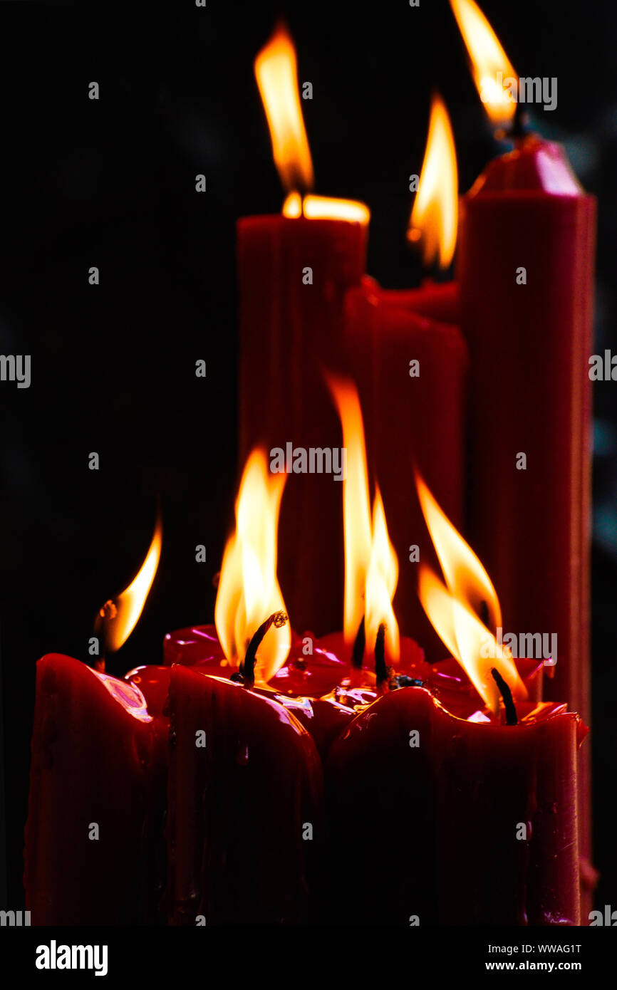 des bougies allumées Banque D'Images