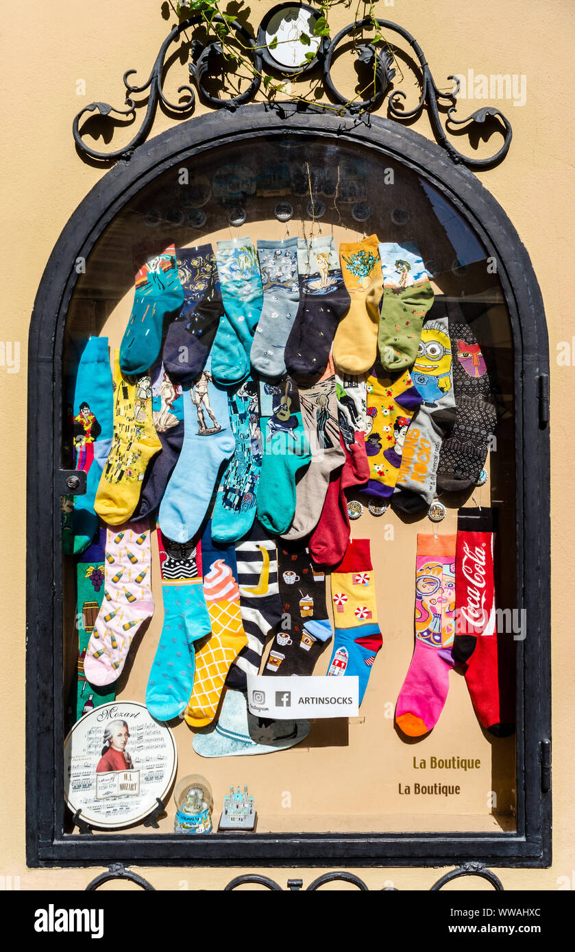 Afficher la fenêtre sur l'Art dans la boutique des chaussettes, Fleischmarkt, Vienne, Autriche. Banque D'Images